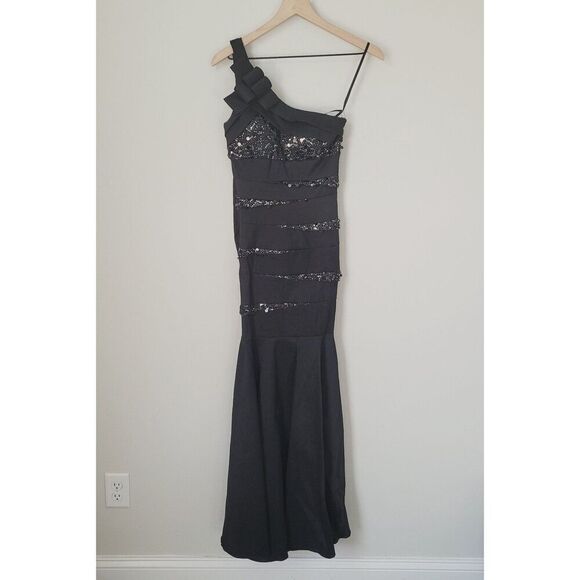 Caché One Shoulder Fit & Flare Sequin & Satin Gown in Black Size 6 - Picture 1 of 7